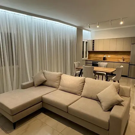 Апартаменты Luxury Downtown Дуррес